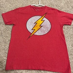 15. Red‎ DC Graphic Tee (M)